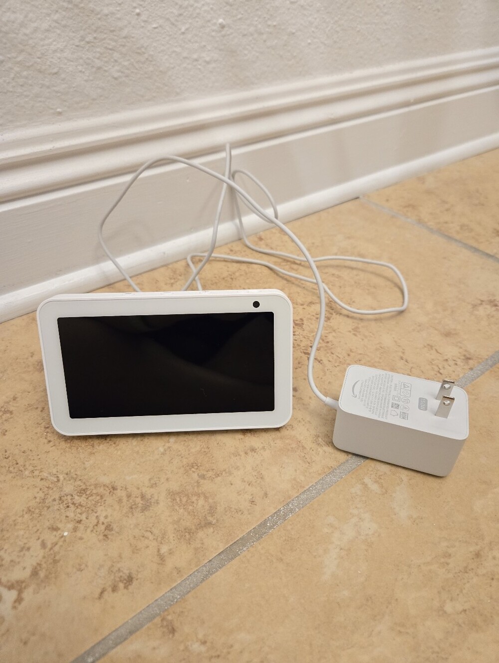 Amazon Echo Show 5 (1st Gen) Smart Display in White with Matching White Charger